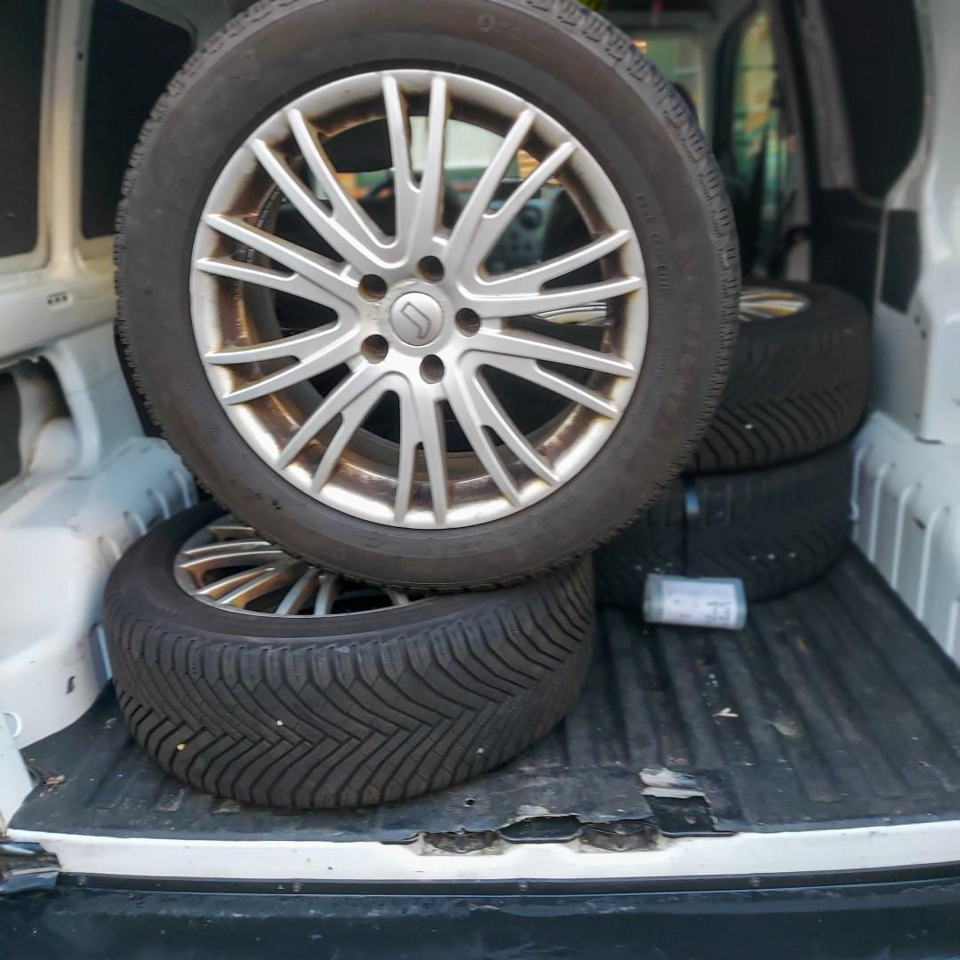 Winterbanden 225/50/17ïnch  met lichtmetalen velgen+sneeuwkettingen
