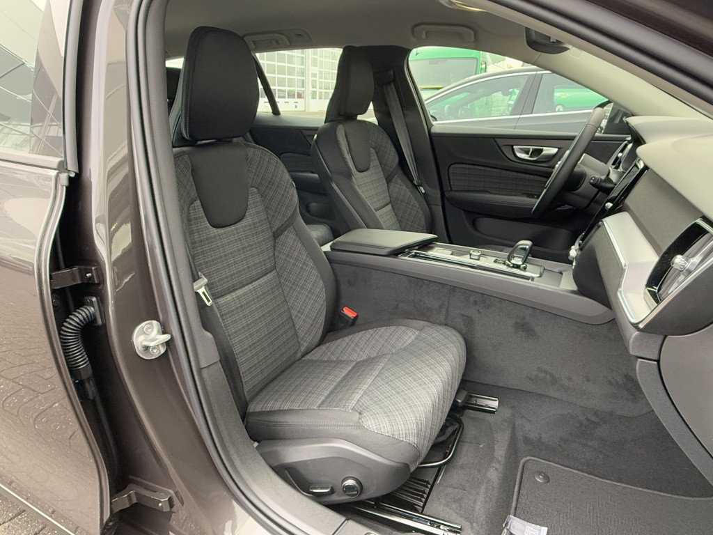 Volvo V60 b3 essential edition