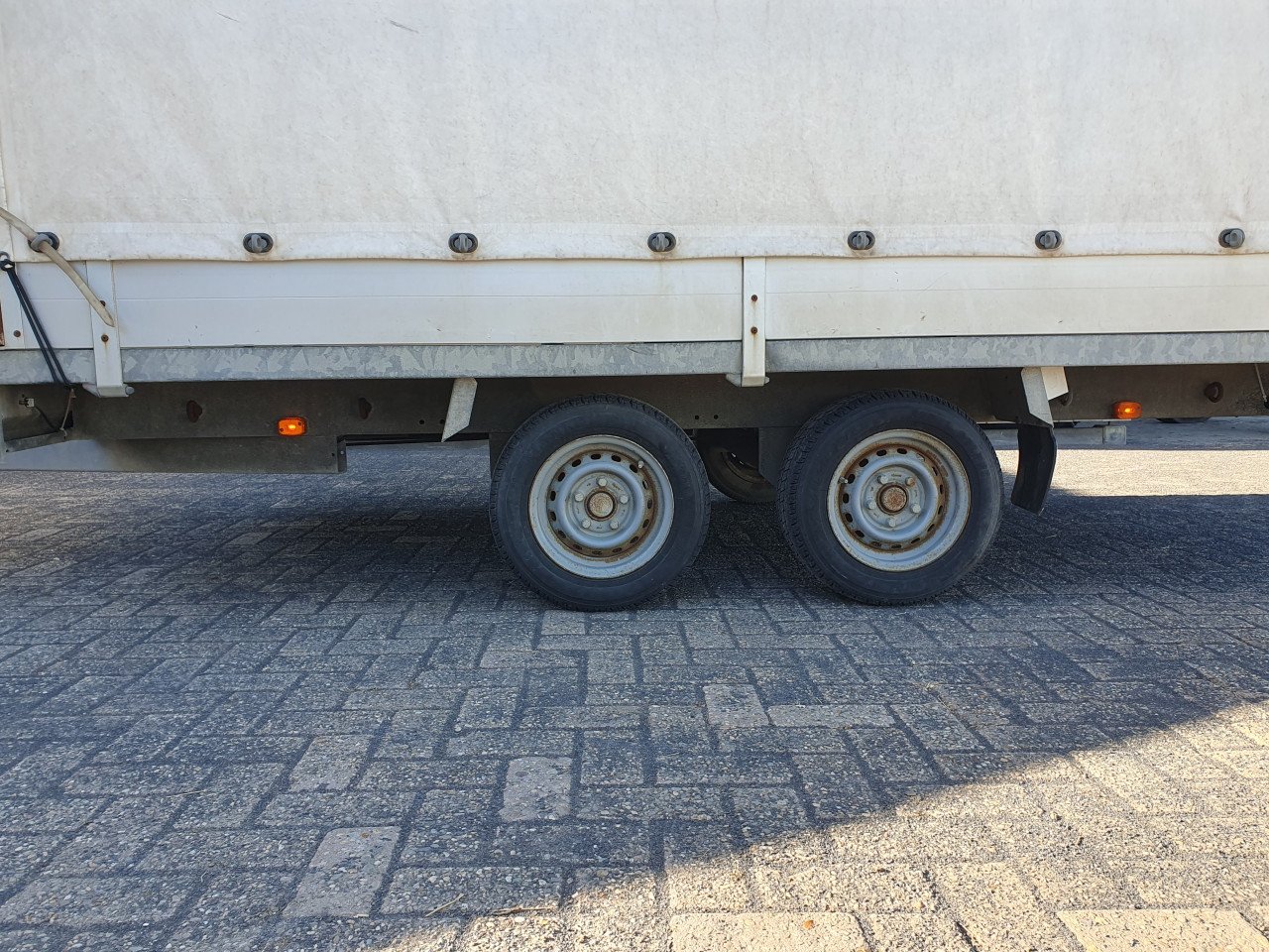 Aanhanger met huifopbouw