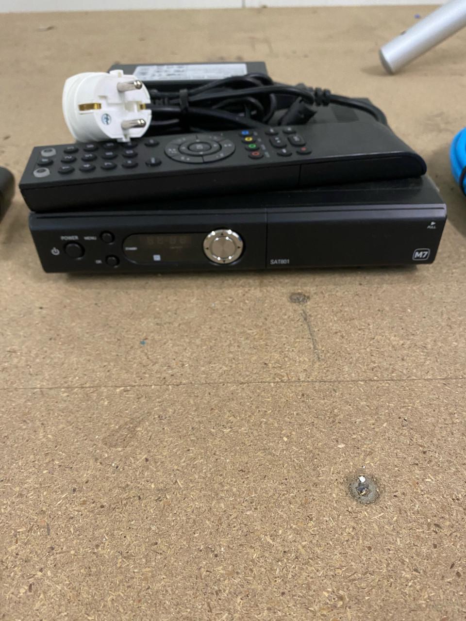 Satelietschotel met decoder