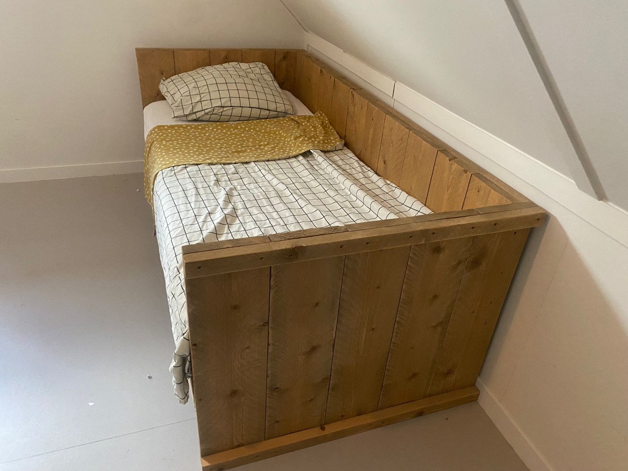 Bed steigerhout