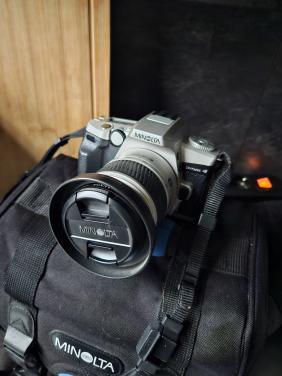 Leuke werkende Minolta Dynax 4 35 mm spiegelreflexcamera..