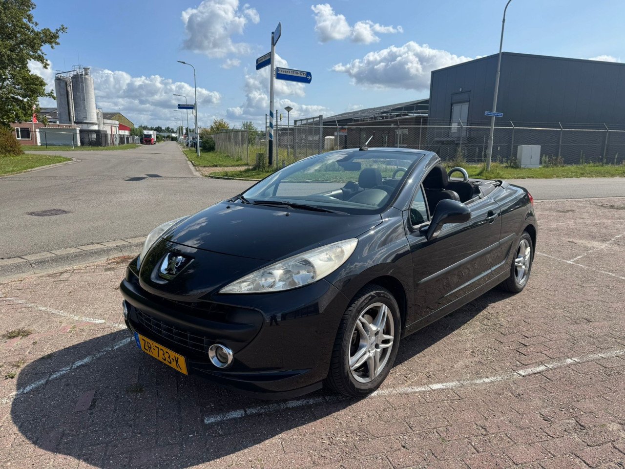 Peugeot 207 cabrio bj 2007 2350 euro