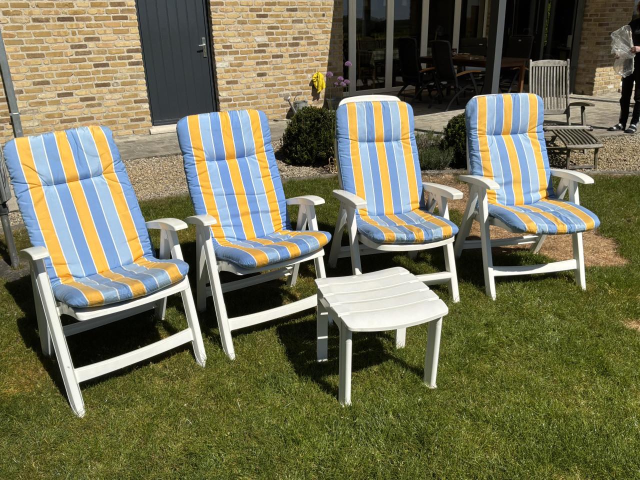 Tuinstoelen en bijzettafel