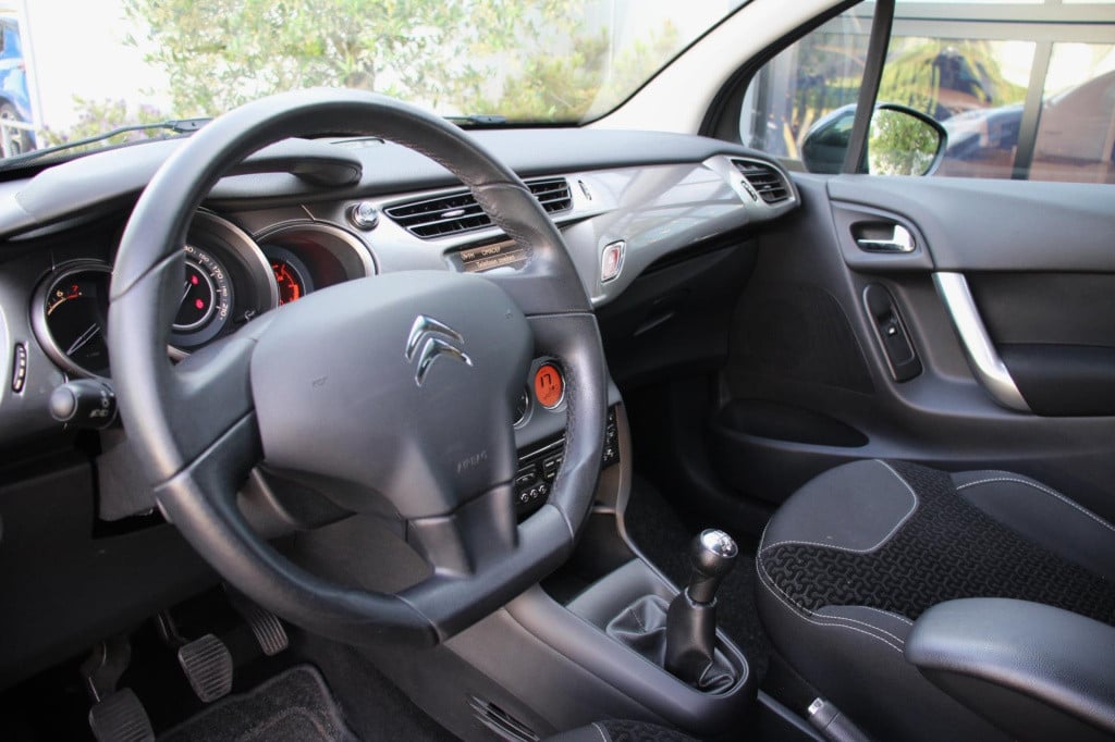 Citroen C3 1.6 ligne business 120pk 5drs - pano - cruise - navi - clima - o