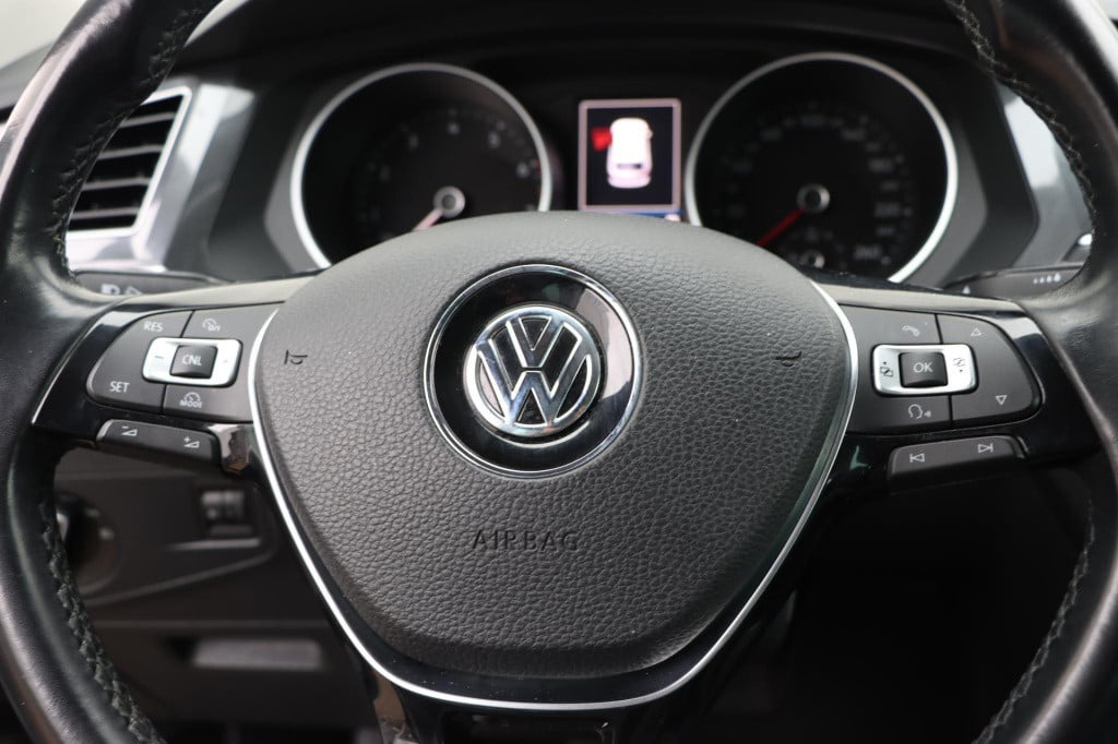 Volkswagen Tiguan 1.4 tsi connected series