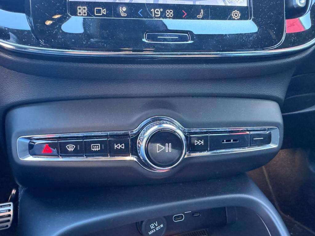 Volvo XC40 recharge p8 awd r-design