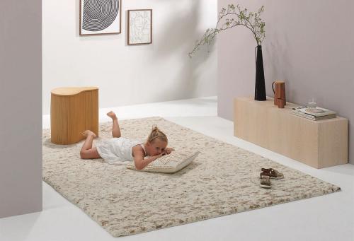 Wollen vloerkleed, nu als showmodel sterk afgeprijsd !!