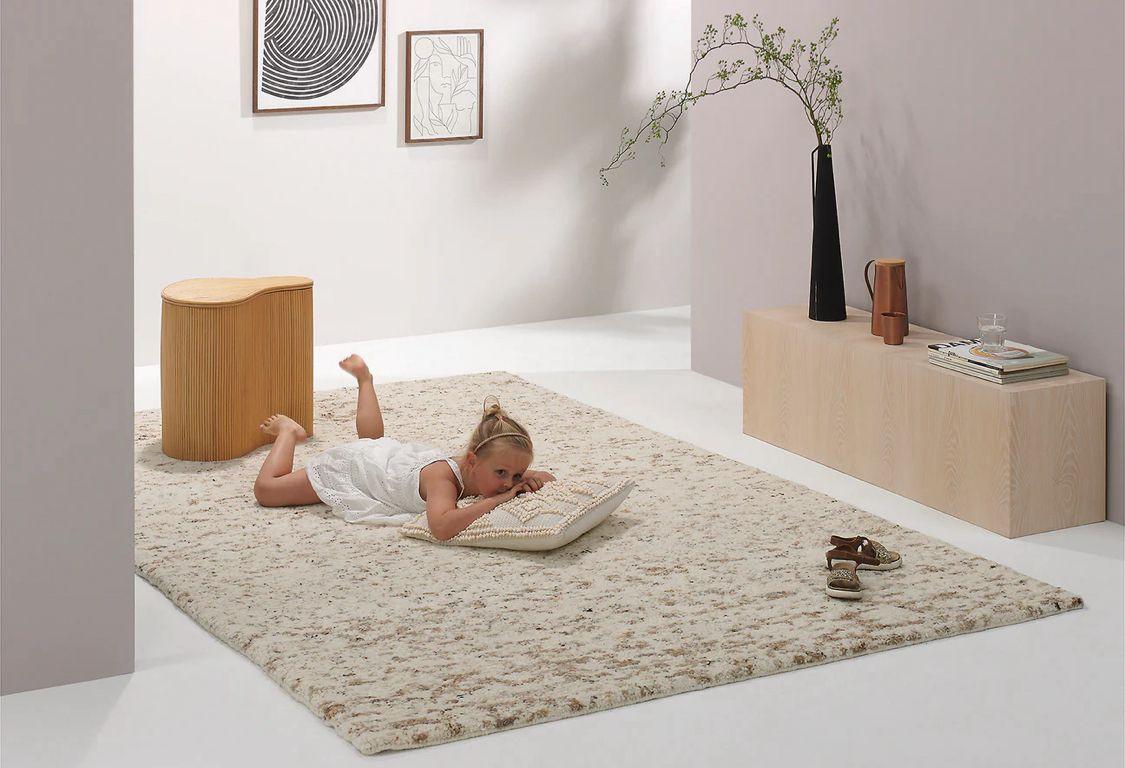 Wollen vloerkleed, nu als showmodel sterk afgeprijsd !!