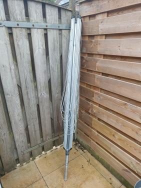 Droogmolen met betonnen kikkervoet