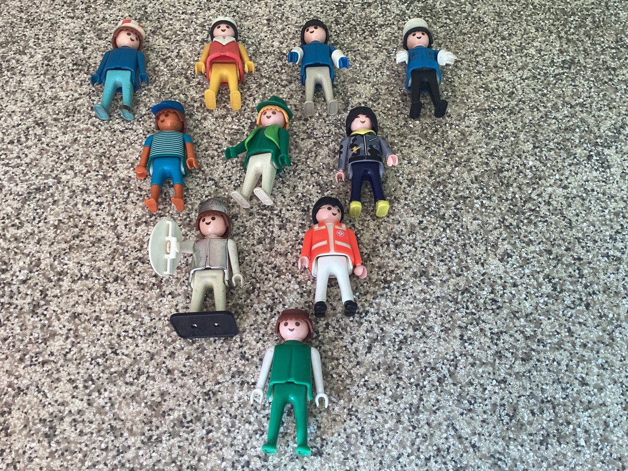 60 verschillende Playmobil poppetjes.
