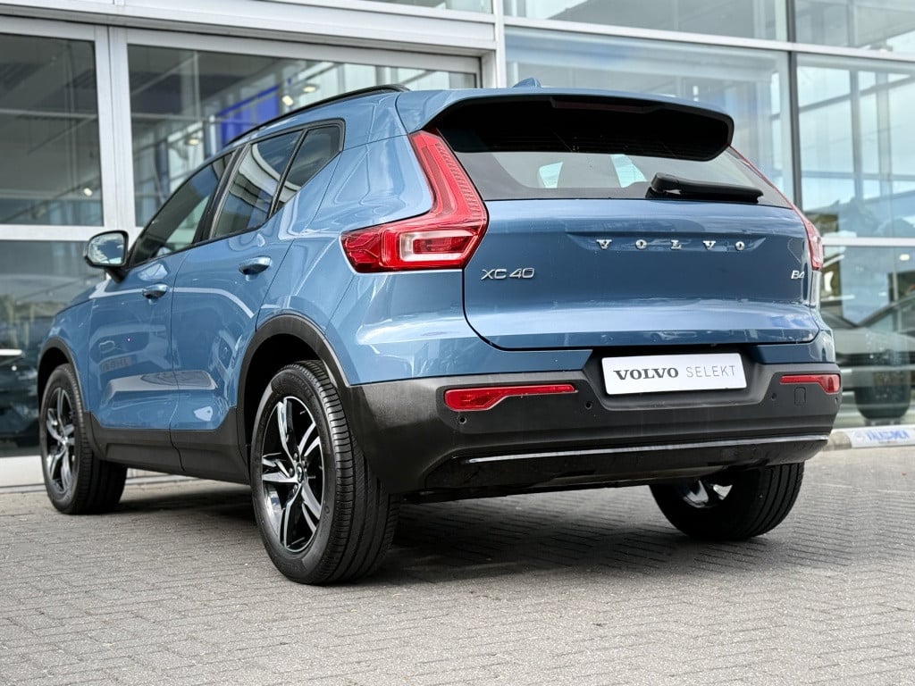Volvo XC40 b4 197pk plus dark |adap.cruise| trekhaak | camera| elektrische