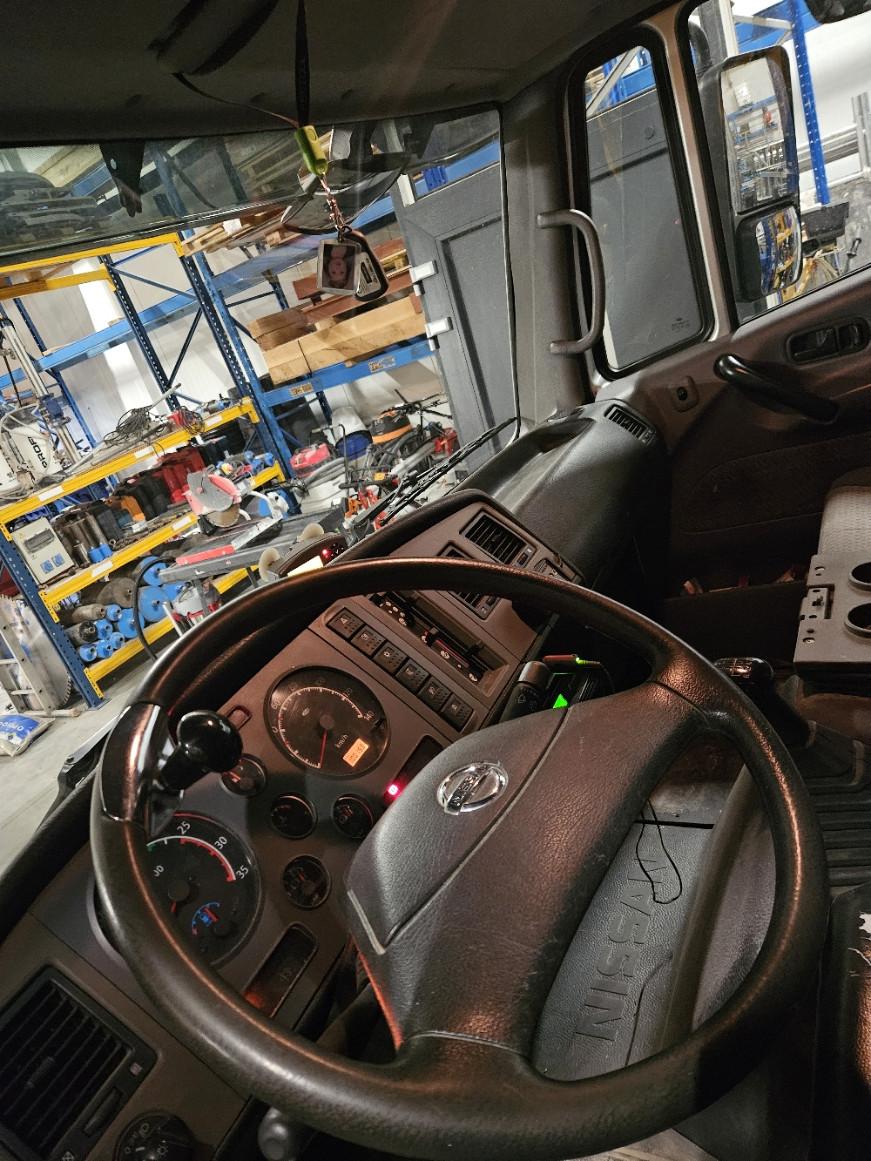 Nissan Atleon 185pk Laadklep 1250kg