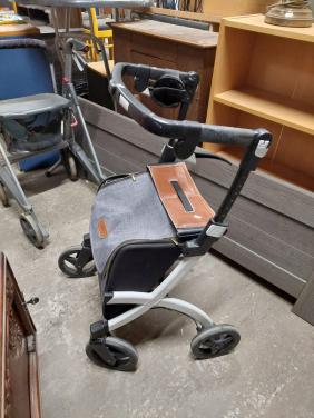 Luxe rollator