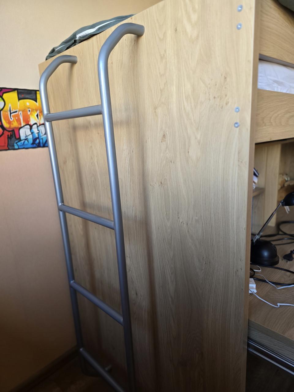 Hoogslaper met ruim uitschuifbureau