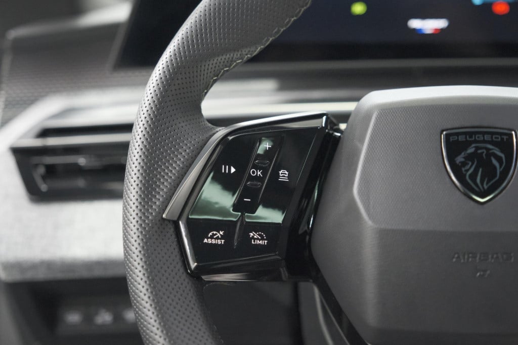 Peugeot 3008 hybrid 136 e-dsc6 gt | panoramadak | focal hifi pack| 360 came