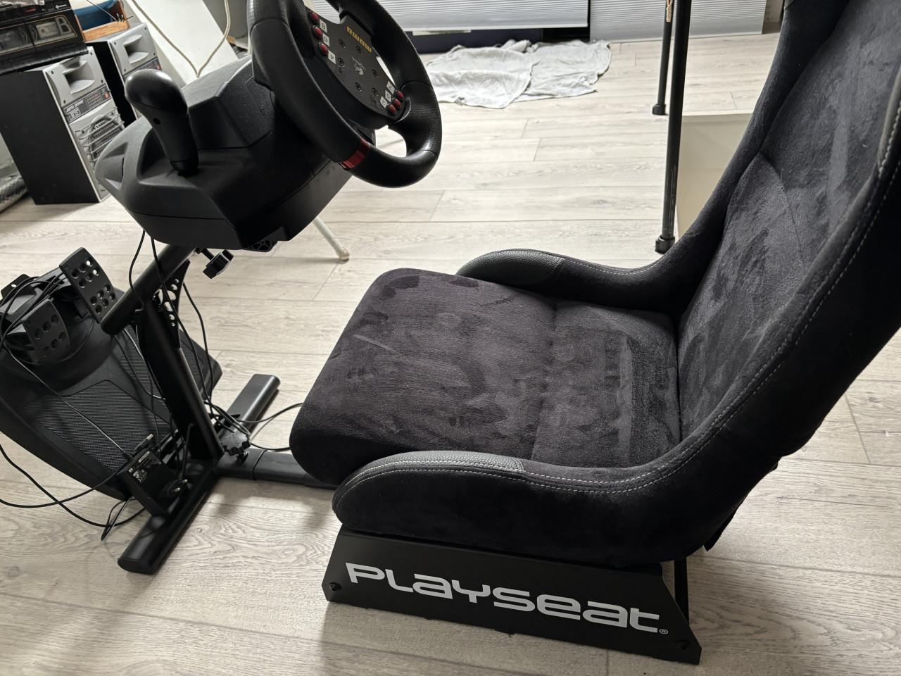 PlaySeat Evolution met racestuur