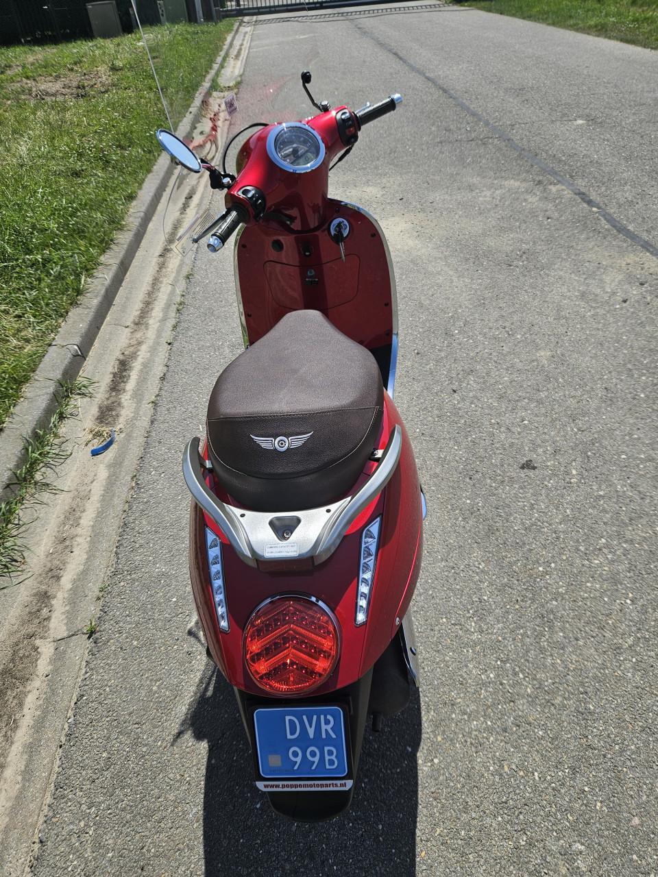 DJJD AVANTGARDE SCOOTER met 2361 km !