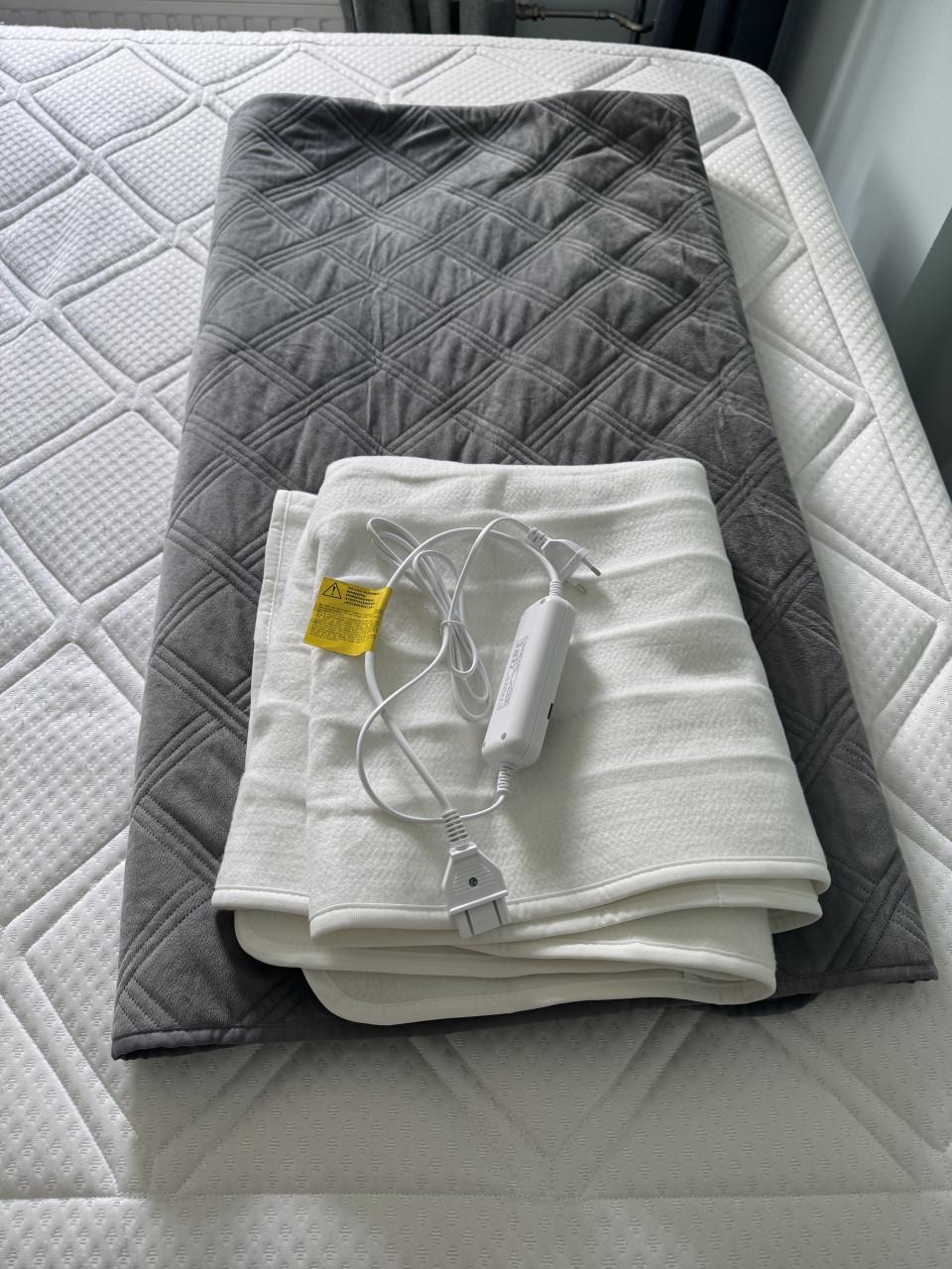 Luxe Liver Breeze Boxspring (160x200) + Karlsson donzen dekbed- nieuwstaat