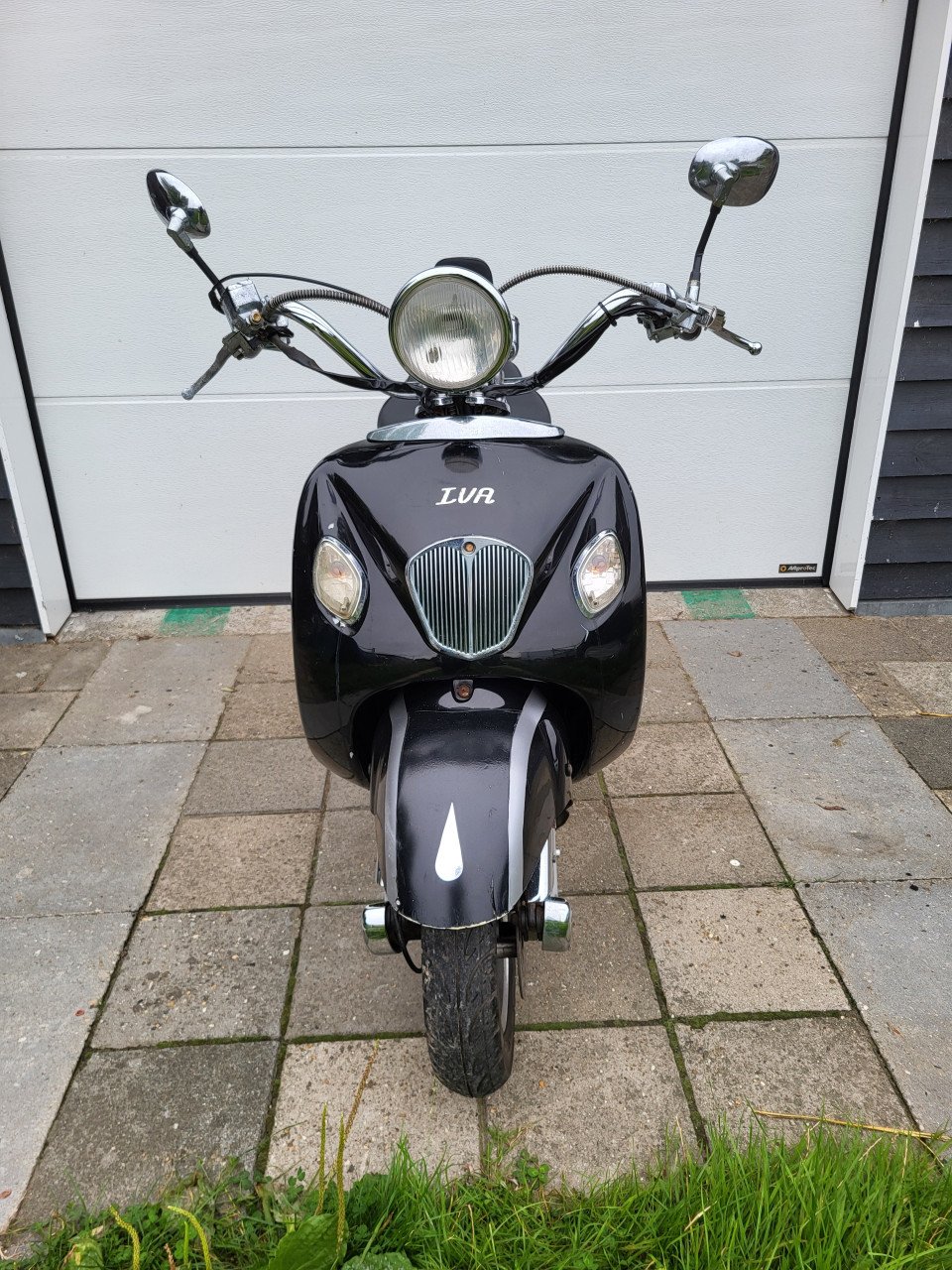 Ive retro scooter