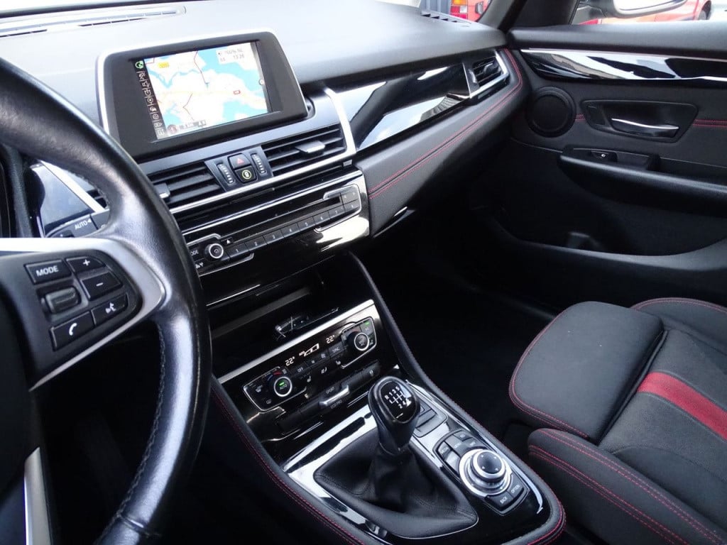 BMW 2-serie active tourer 218i executive | stoelverwarming | navi | bluetoo