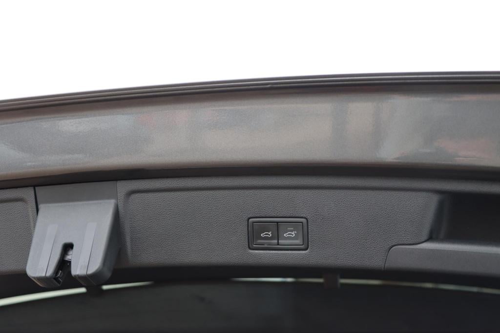 Volkswagen Touareg 3.0 tsi ehybrid 4motion black style 380pk tiptronic | so