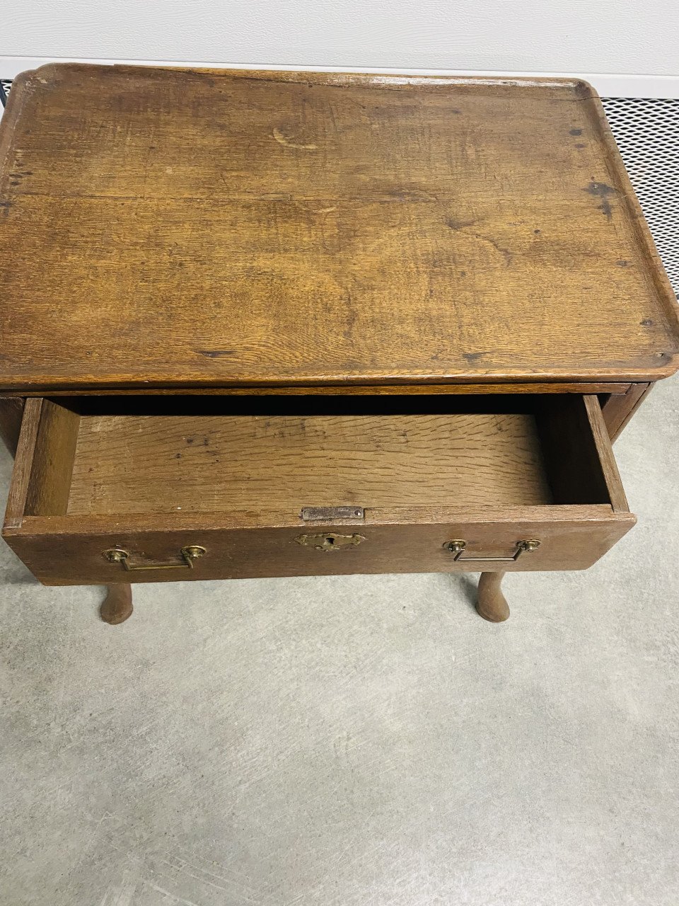 Antieke sidetable