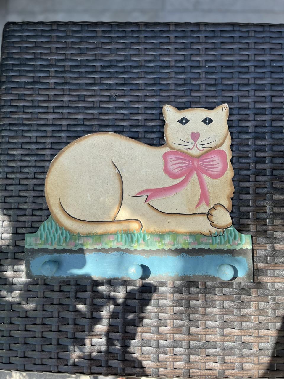 Leuke houten kapstokken in dieren thema (konijn, kat)
