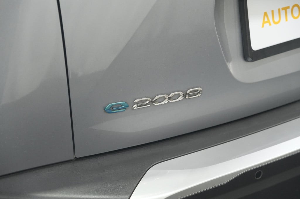Peugeot E-2008 ev active 50 kwh | camera | navigatie | climate control | ap