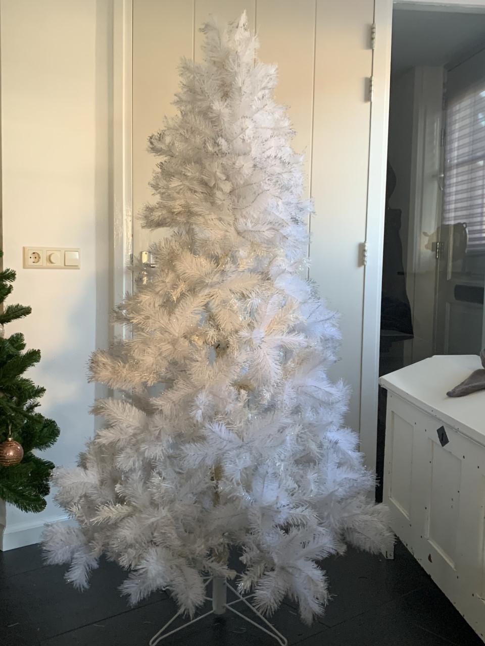 Kerstboom wit 1.85 hoog en 1.20 breed