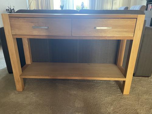 Sidetable, massive hout