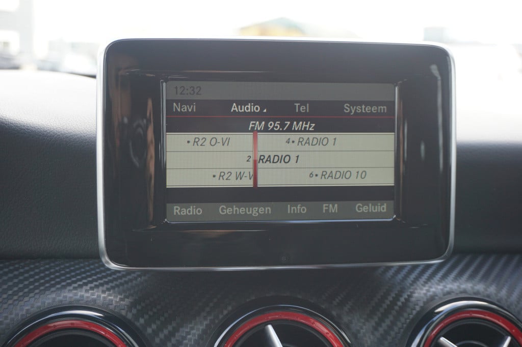 Mercedes-Benz A-Klasse 250 sport airco / navi / carplay / stoelverw. / crui