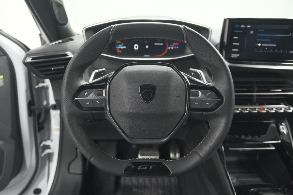 Peugeot 2008 puretech 130 eat8 gt | camera | apple carplay | parkeersensore