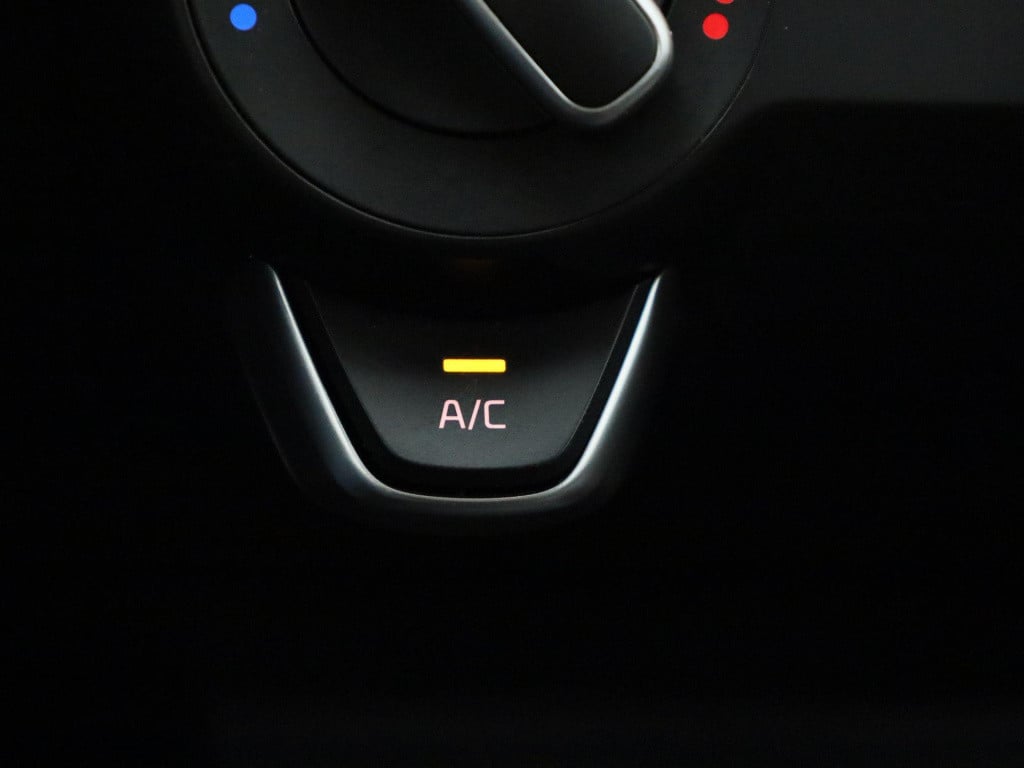 Kia Stonic 1.2 easy isg | lmv | parkeer sensoren | navigatie | camera  | bl