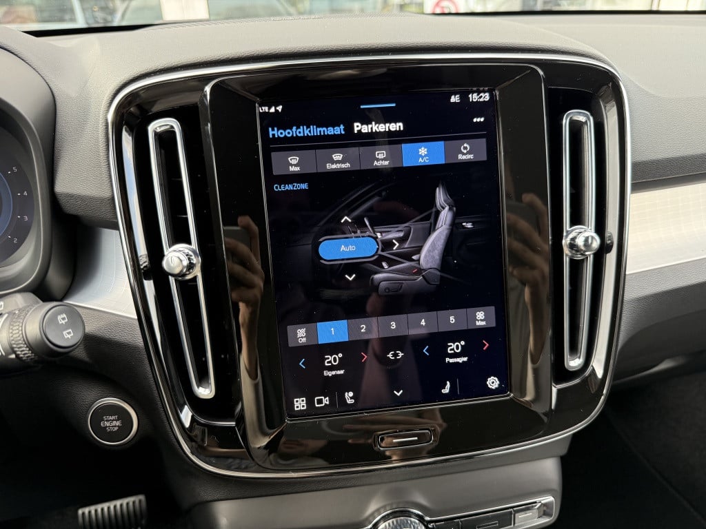 Volvo XC40 b4 197pk plus dark |adap.cruise| trekhaak | camera| elektrische