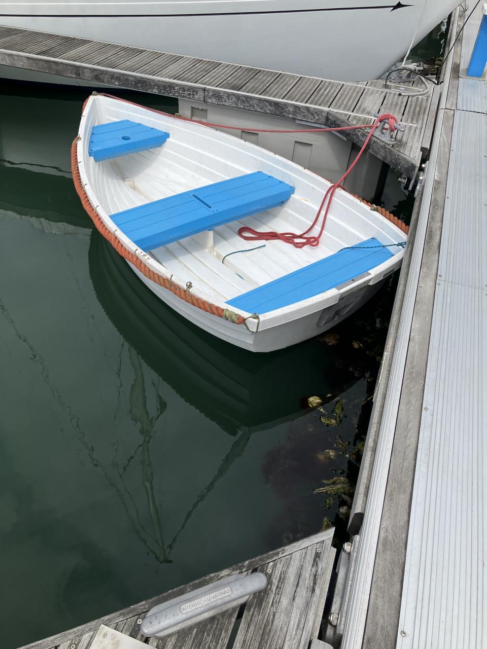 Walker Bay roei zeil motor bij bootje