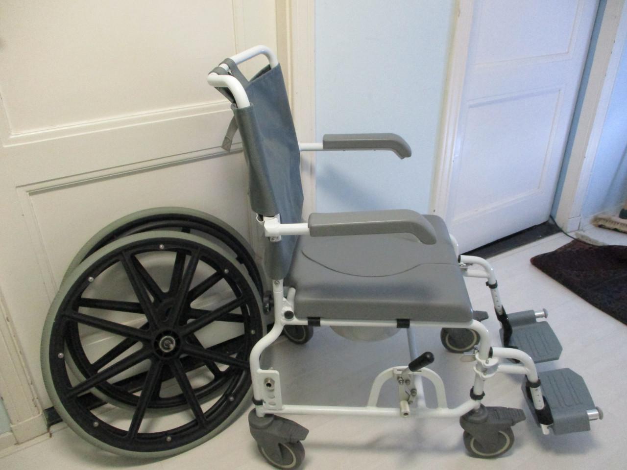 Te koop douche / po / rolstoel   3 in 1  (DRIVE)