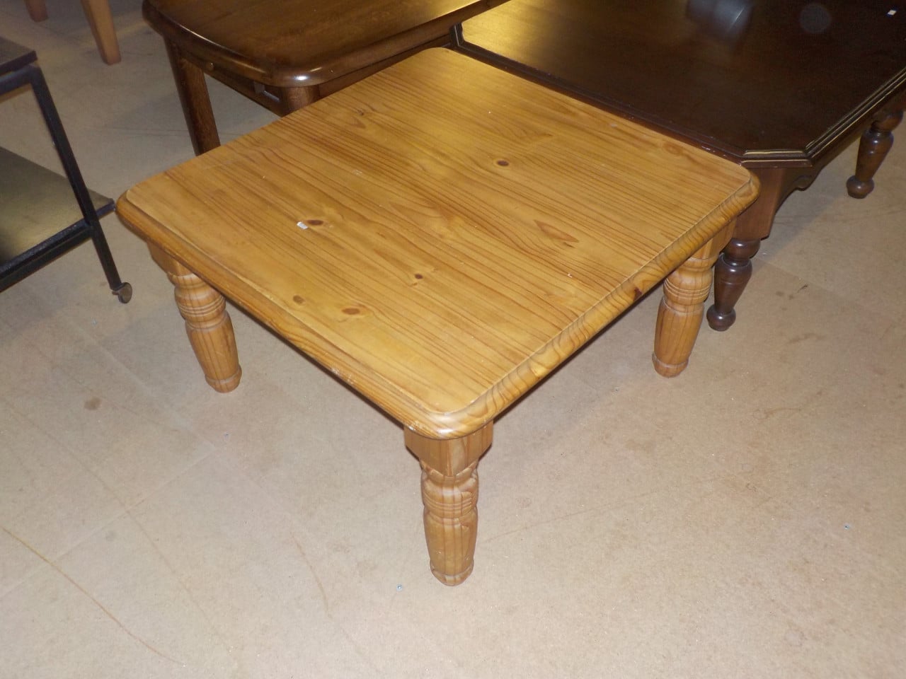 Massief grenen salontafel80 x 80 cm koopje 20 euro