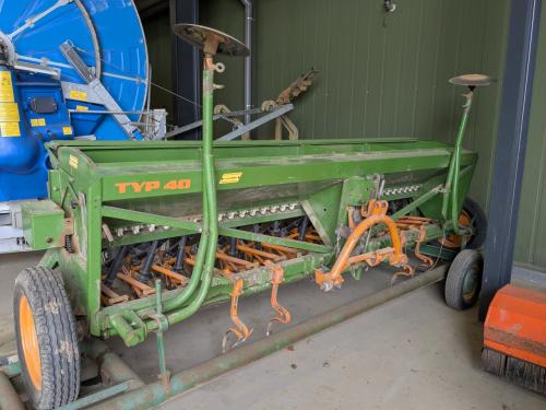Amazone zaaimachine op kar 4 meter