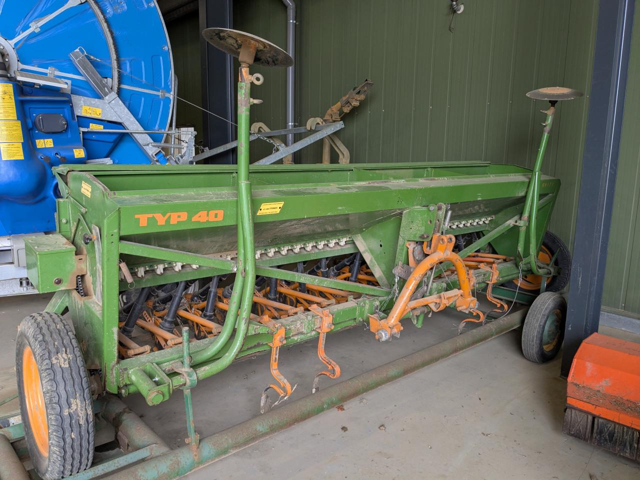 Amazone zaaimachine op kar 4 meter