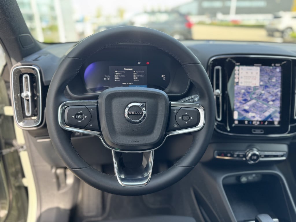 Volvo XC40 extended plus 252pk 82 kwh| trekhaak| adap.criuise| stoel.verw|