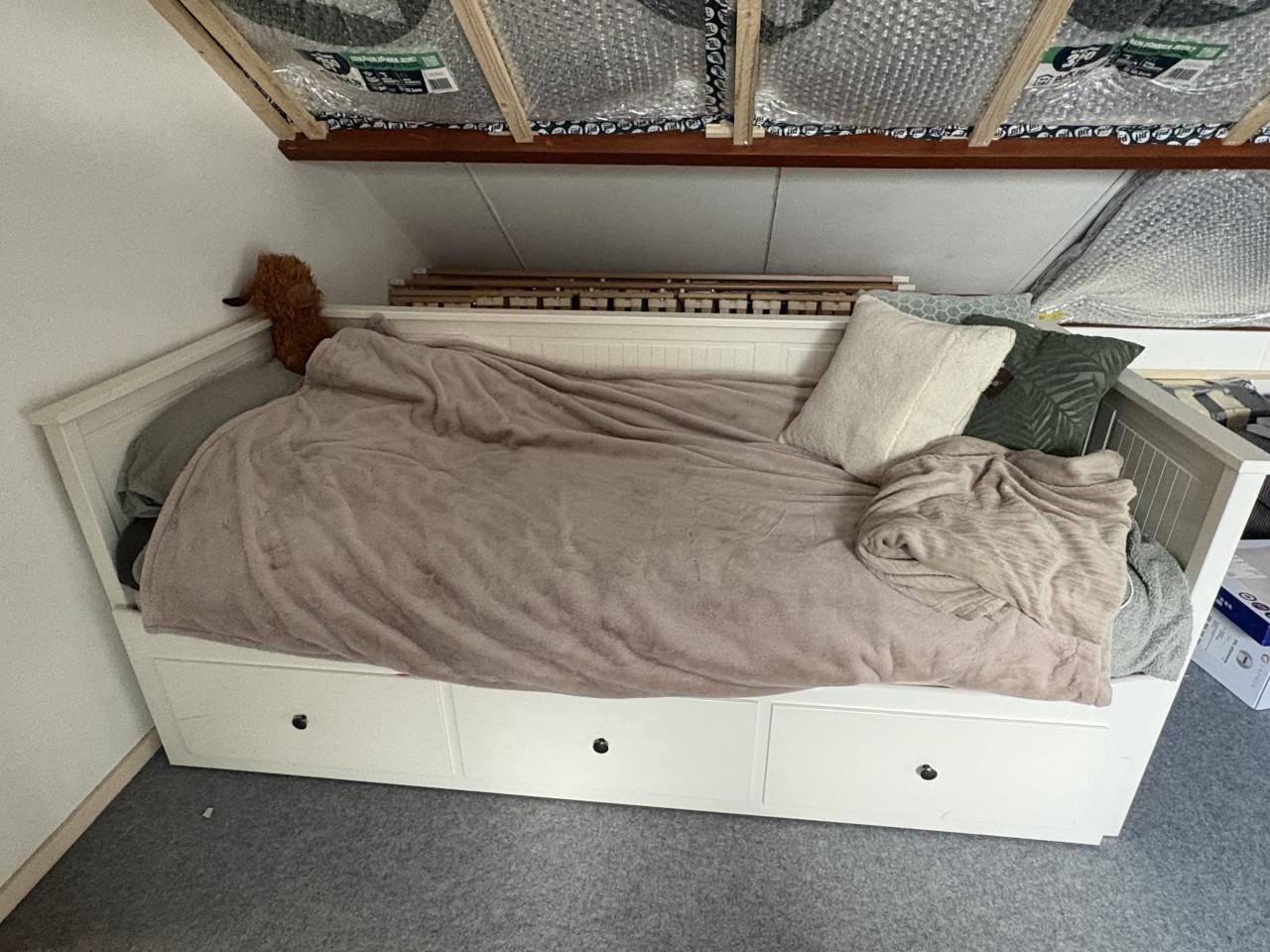 Hemnes bed