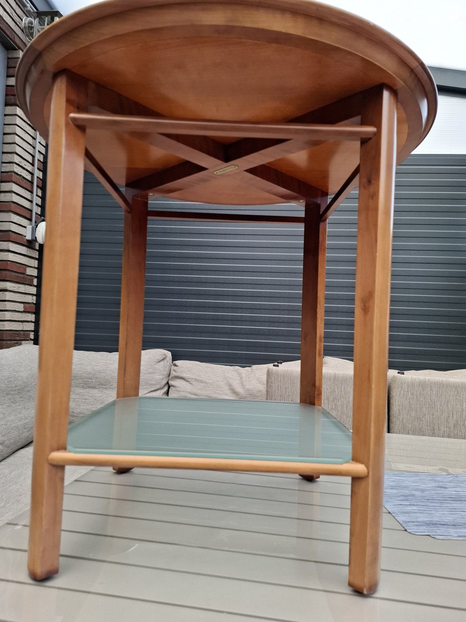 Design bijzettafeltje met melkglas Giorgetti
