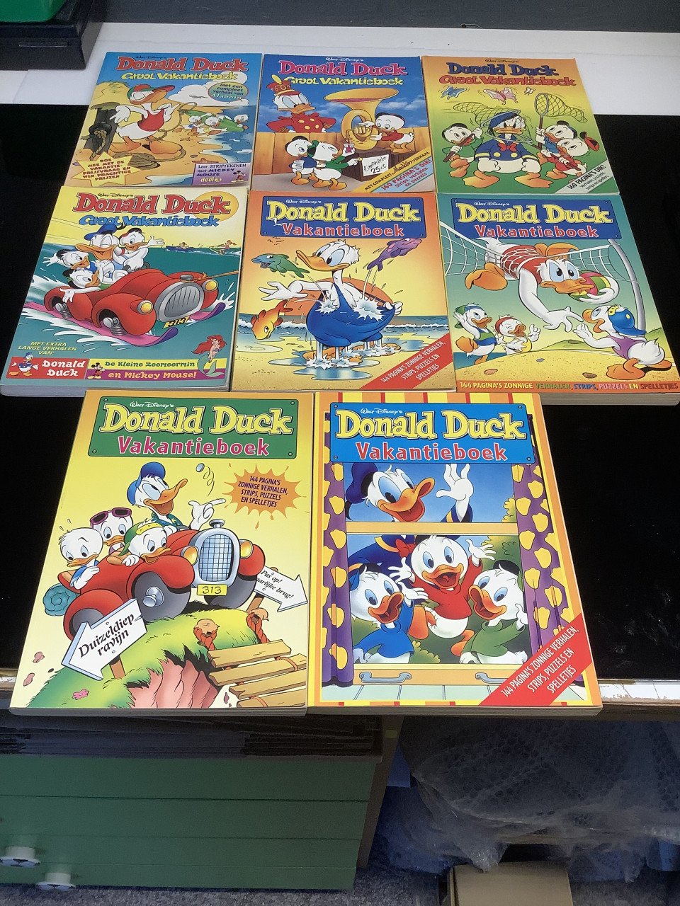 Grote stapel Donald Duck vakantie- en winterboeken.  Alleen af te halen.