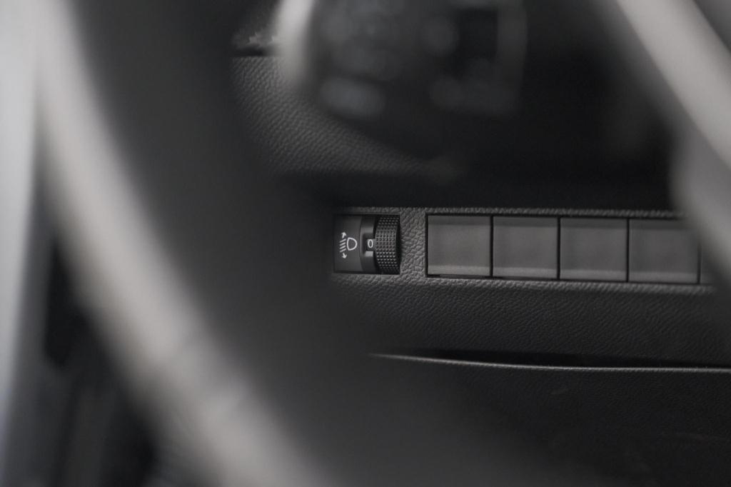 Peugeot 208 puretech 100 allure | apple carplay | parkeersensoren | climate