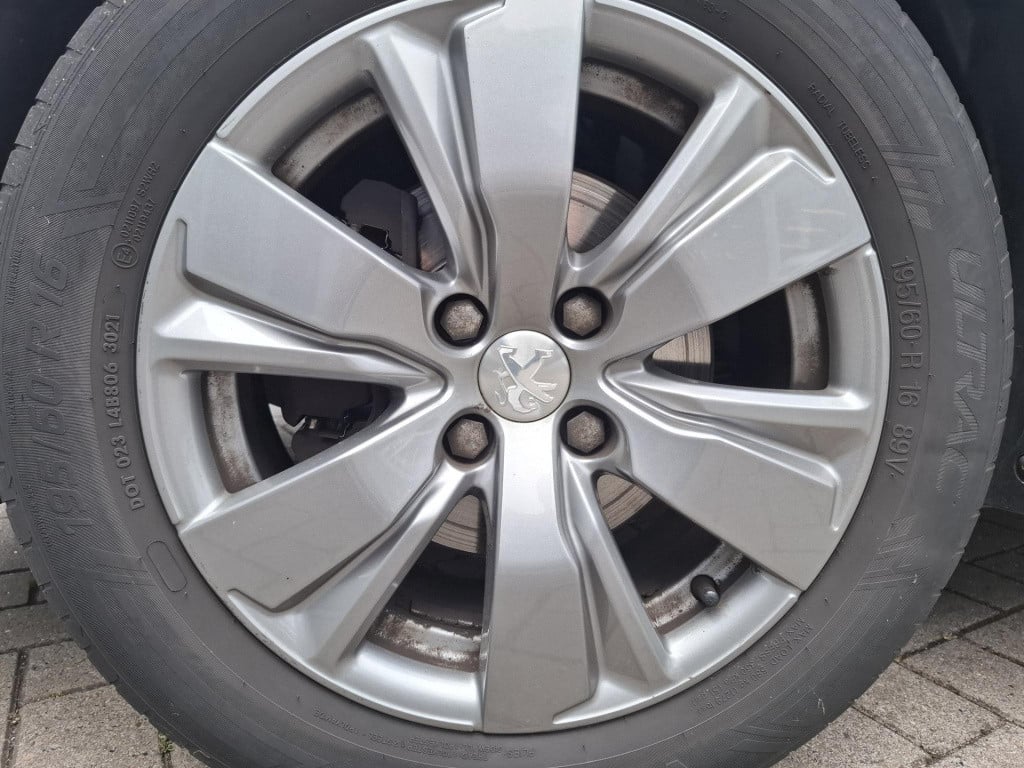 Peugeot 2008 suv 110 blue lion navi/lmv/park