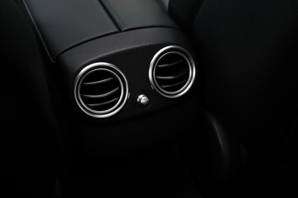 Mercedes-Benz E-Klasse 200 business solution amg l panoramadak l burmester 