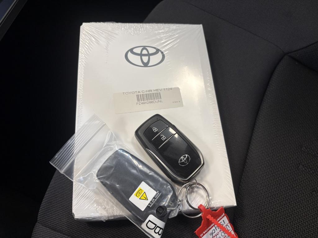 Toyota C-hr 1.8 hybrid 140 dyn