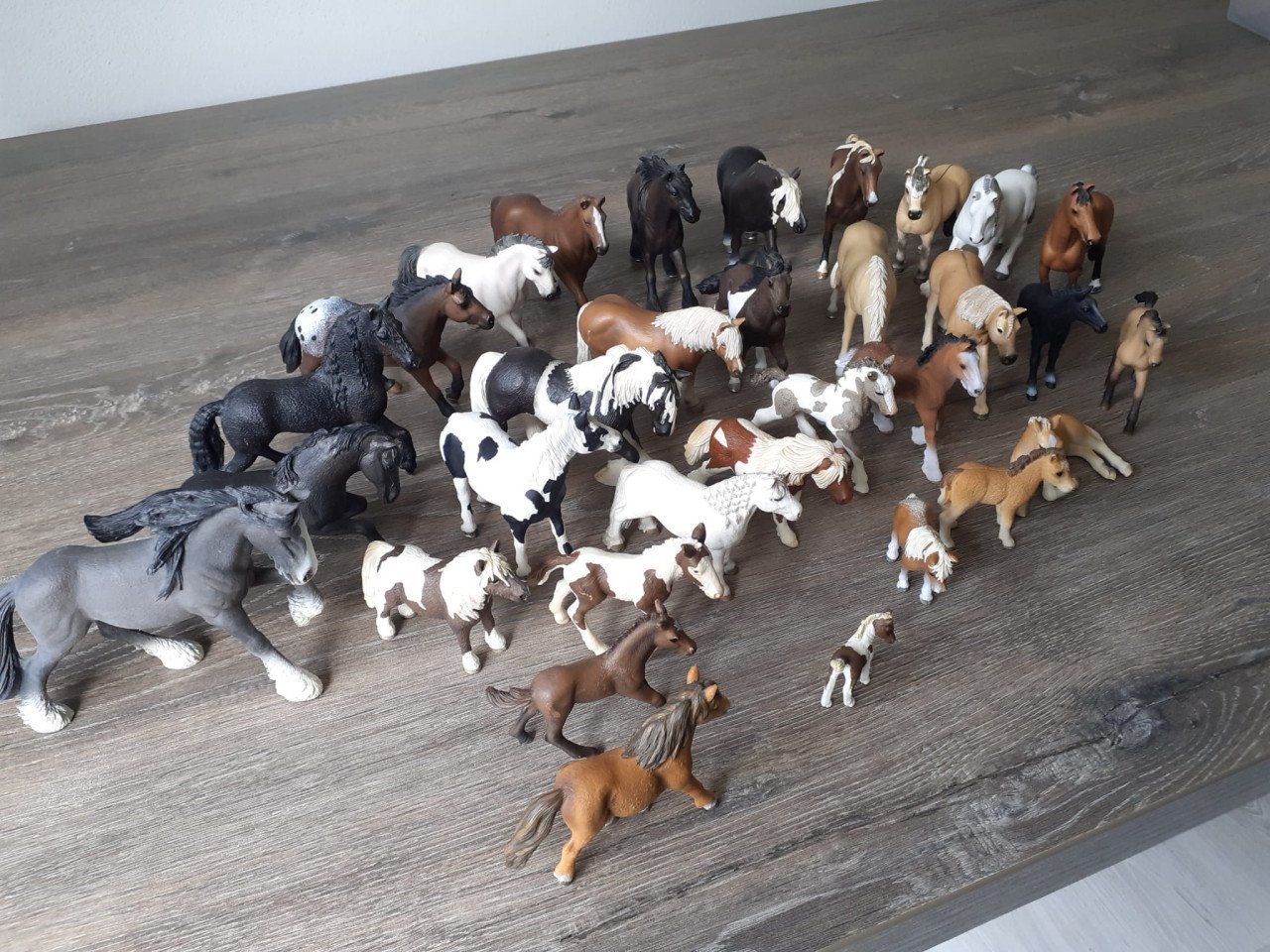 32 Schleich paarden