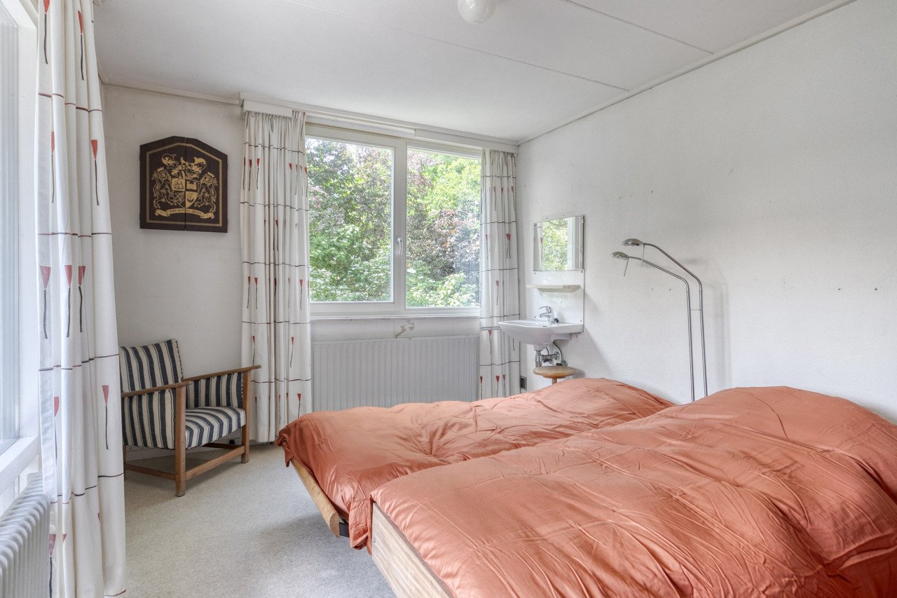Mooi groenomzoomd vrijstaand huis met 4 slaapkamers en zeer grote badkamer